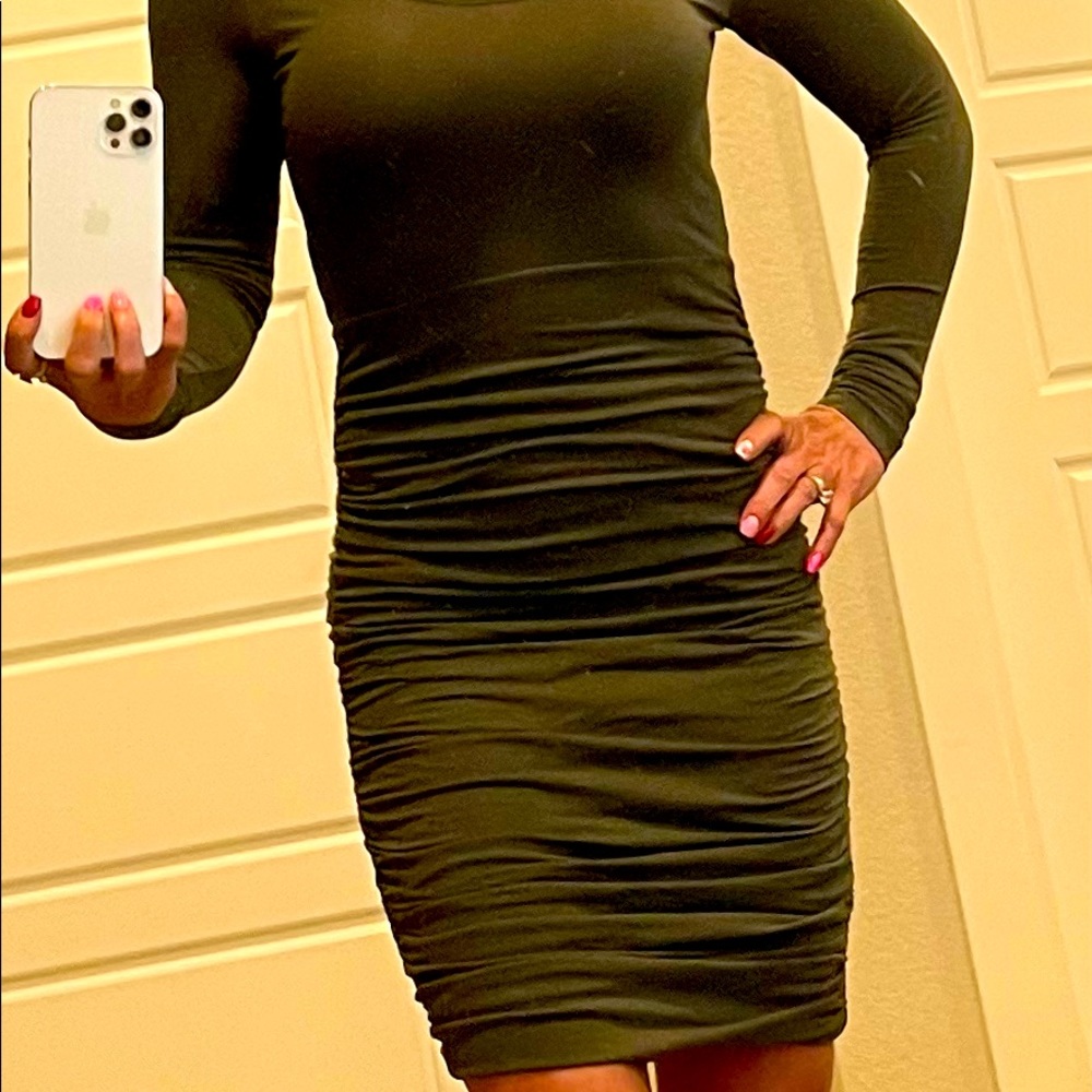 Green dress. Express size XS TP Can wear short or below knees